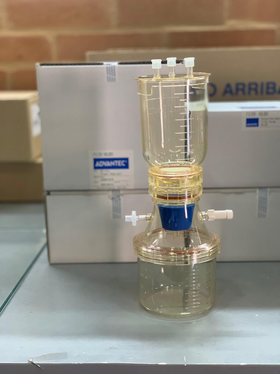 Sistema de filtración en polisulfona 300 mL aséptico con tapa y con reservorio ADVANTEC KP47S (501000)